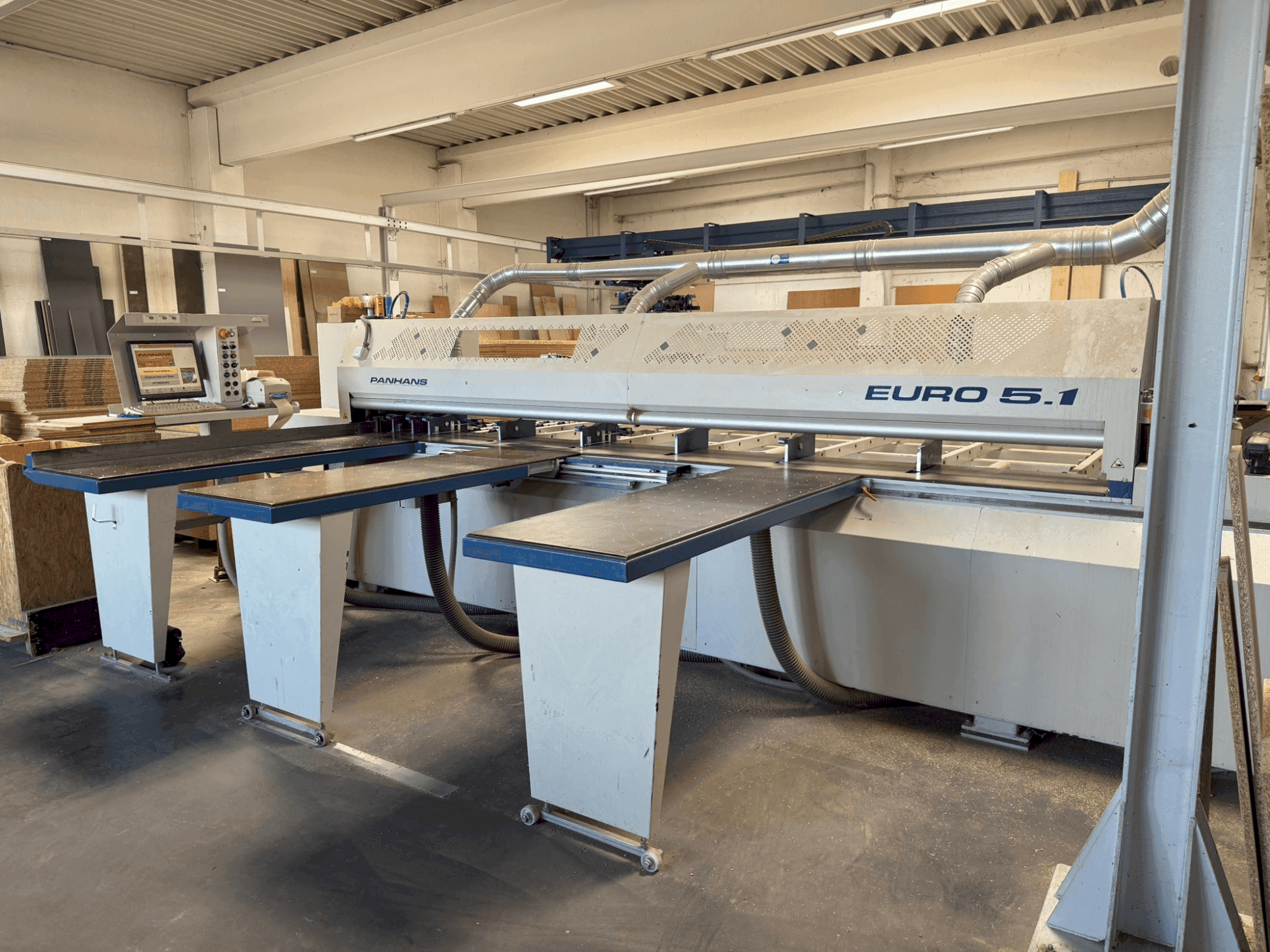 Čelní pohled na PANHANS Euro 5.1 + MLB 100 stroj