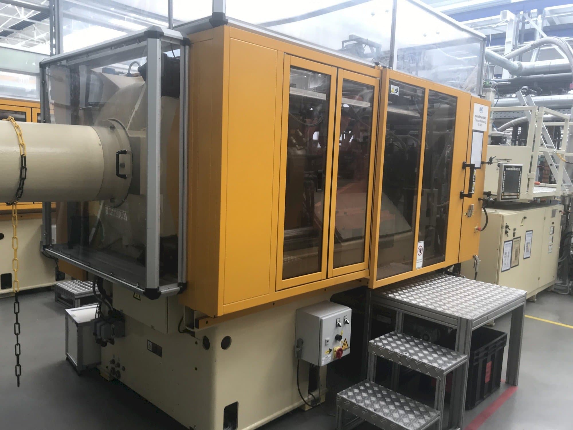Čelní pohled na Husky H300 RS 55/50 stroj