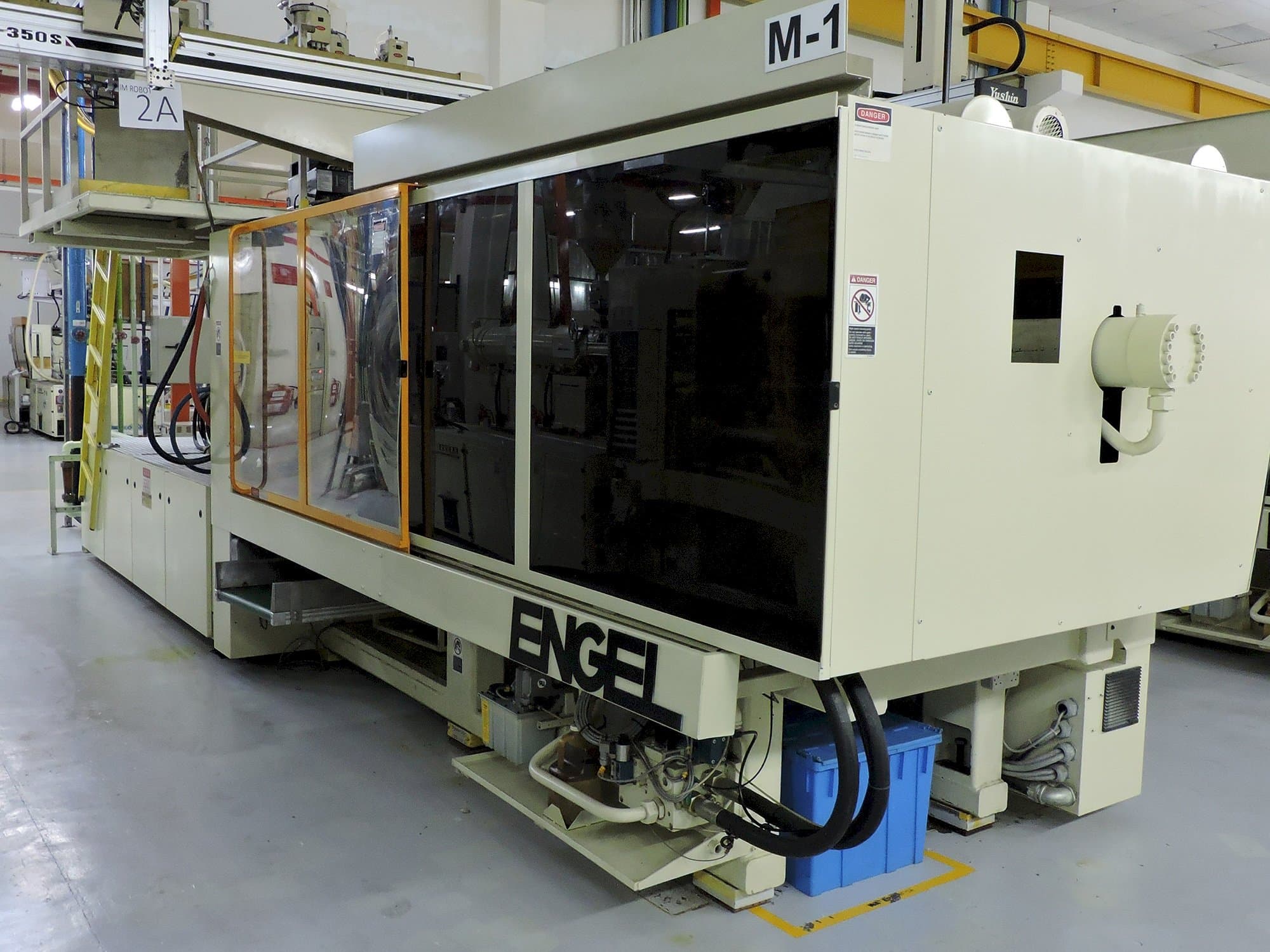 Pravý pohled na ENGEL ES 1300 /450 stroj