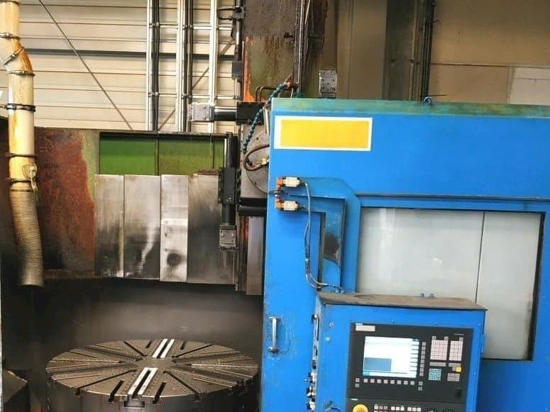 Čelní pohled na Carnaghi AT 1400 stroj