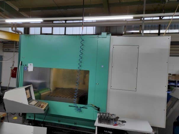 Čelní pohled na DMG DMU 125 T stroj