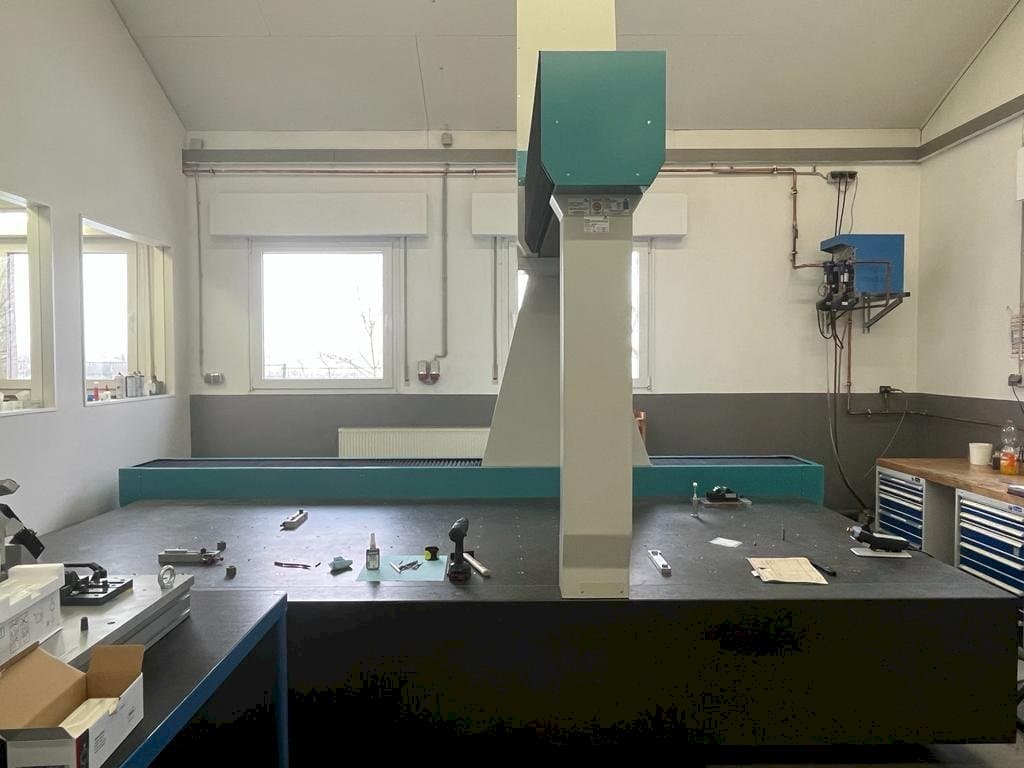 Čelní pohled  na Wenzel LH 1512  stroj