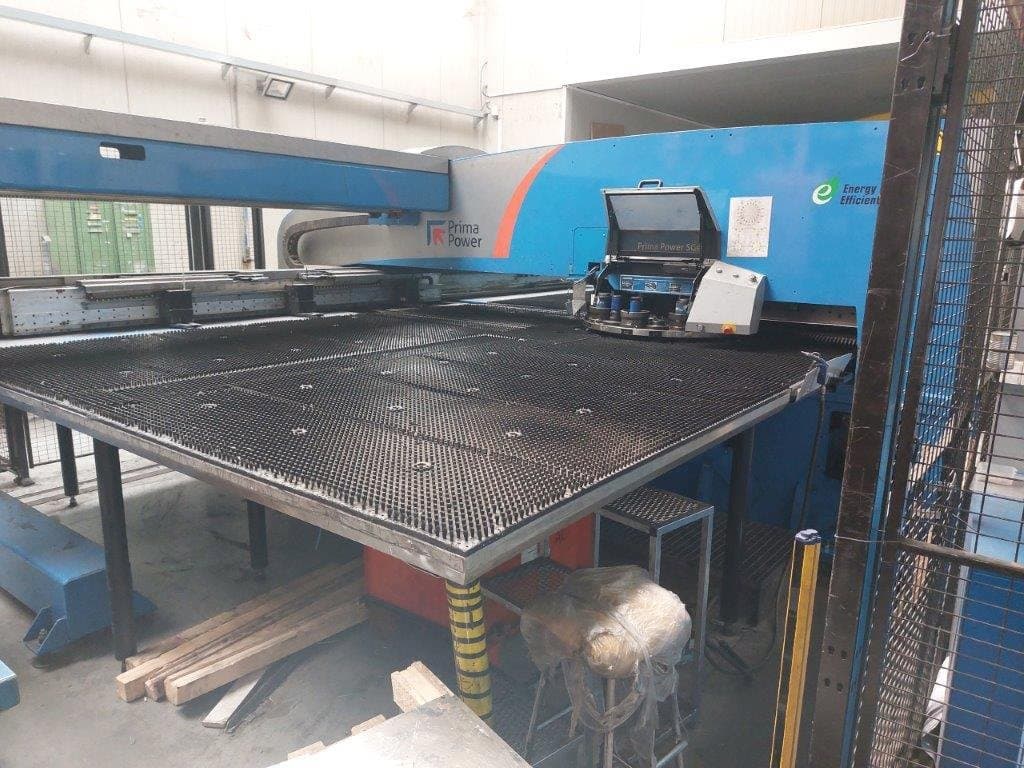 Čelní pohled na Prima Power SGe6 stroj