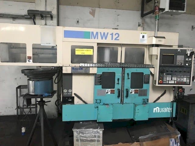 Čelní pohled na Muratec MW 12 CNC stroj