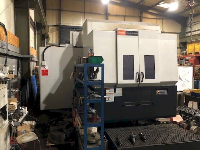 Čelní pohled  na Mazak Integrex 800V/5 II E  stroj