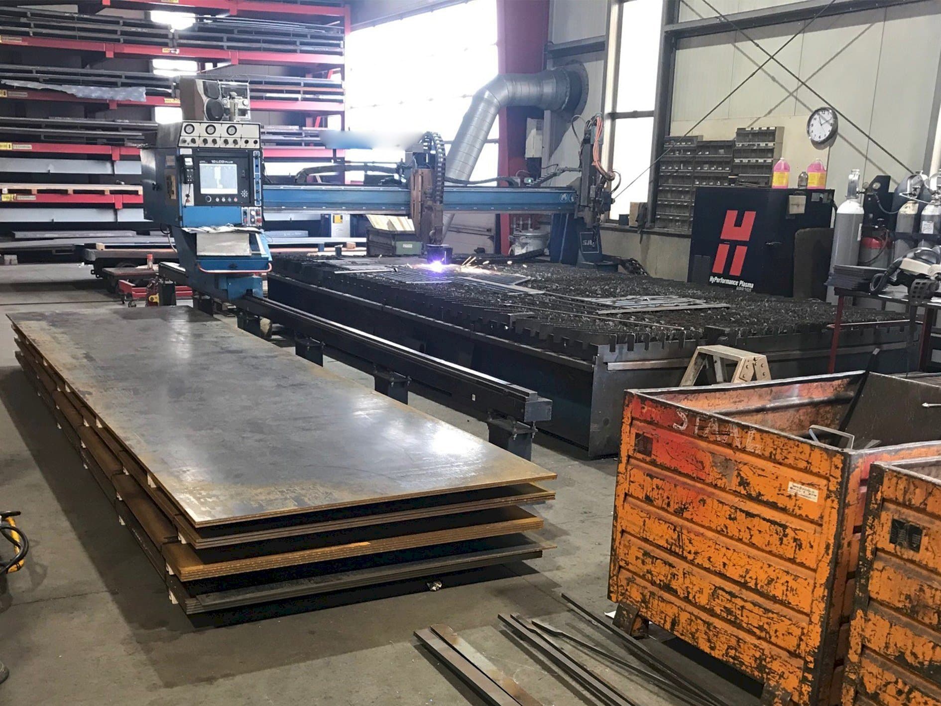 Čelní pohled na SAF Oxytome B30E stroj