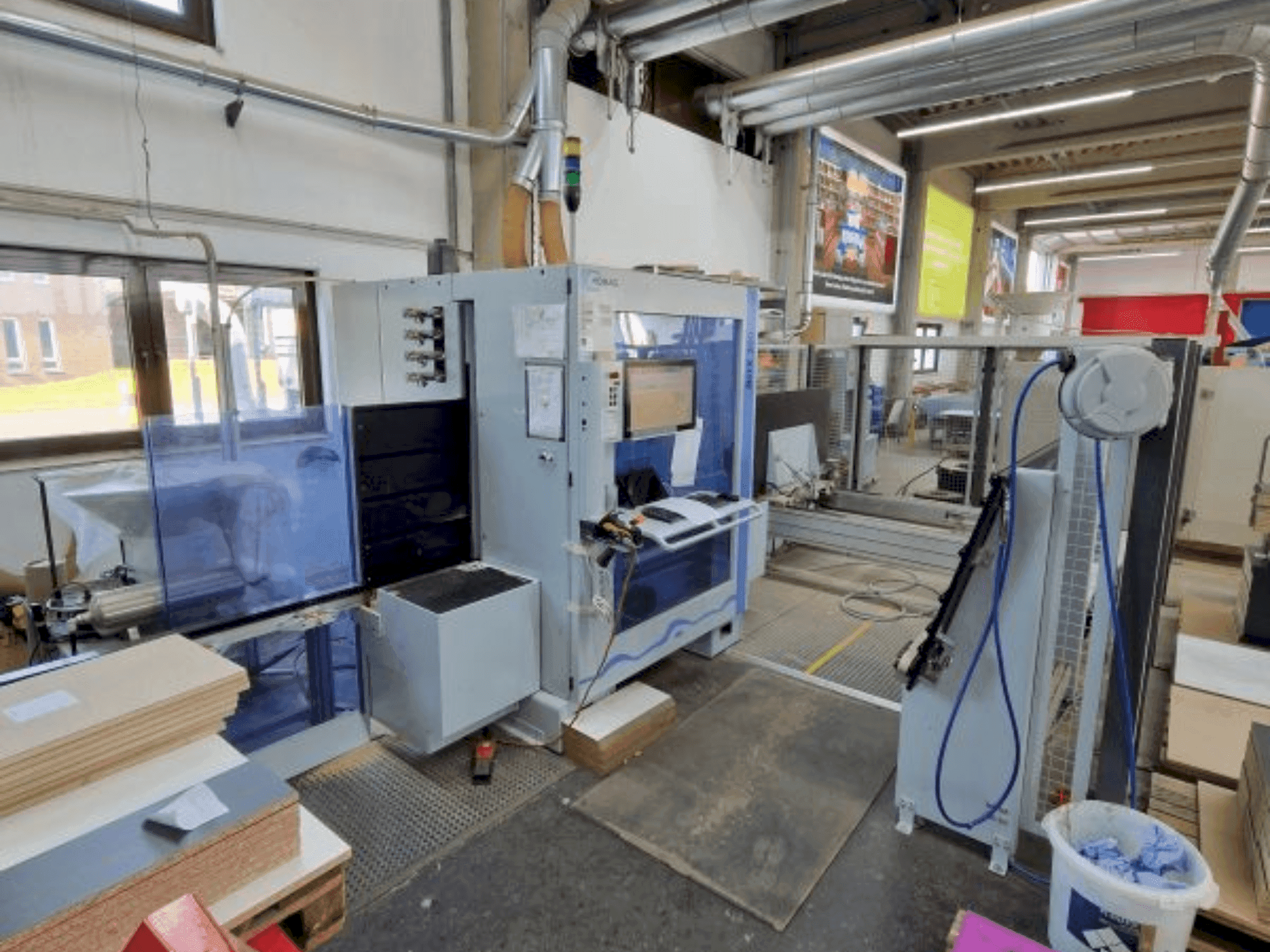 Čelní pohled  na HOMAG Optimat BHX200/D  stroj