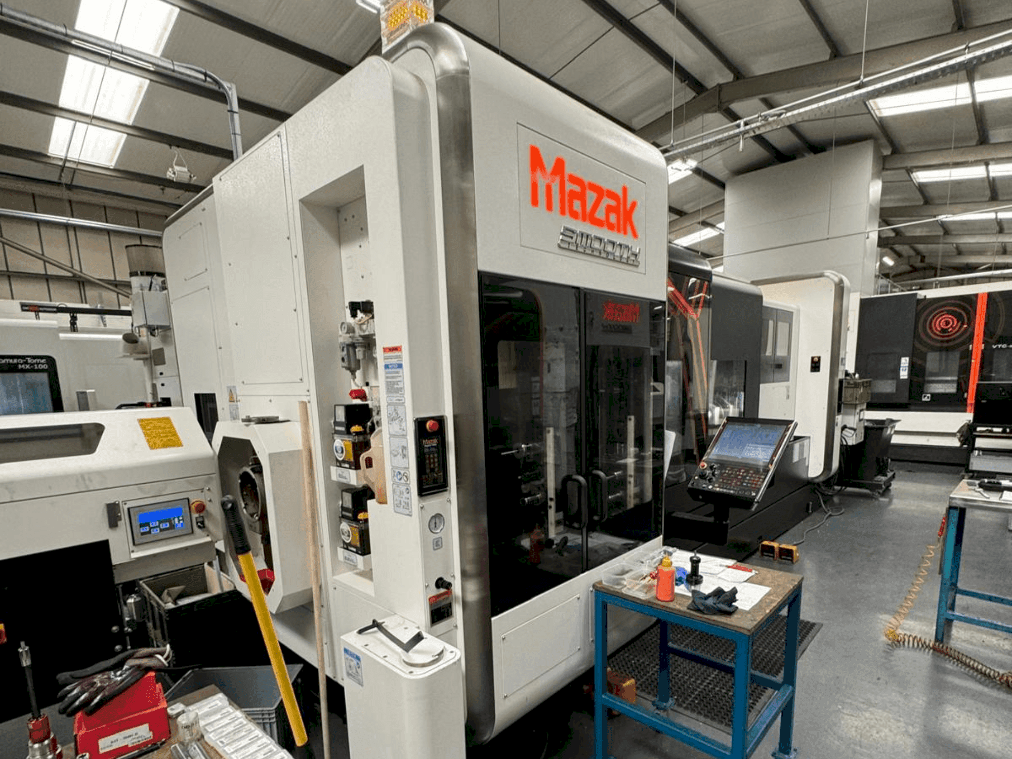 Čelní pohled na Mazak Integrex i-400S- 2500U stroj