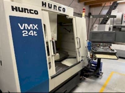 Levý boční pohled na Hurco VMX 24 T stroj