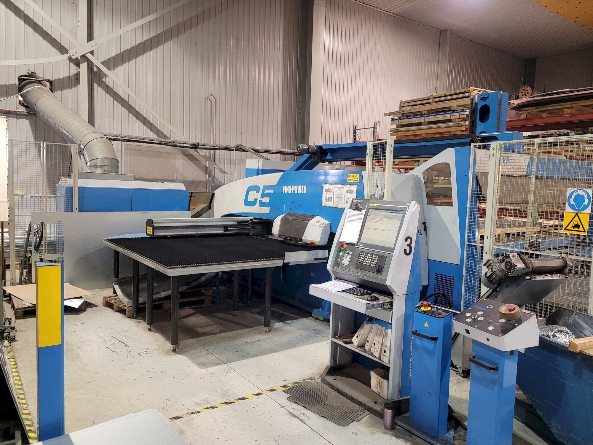 Čelní pohled na Finn-Power C5 12 43 with Compact Express stroj