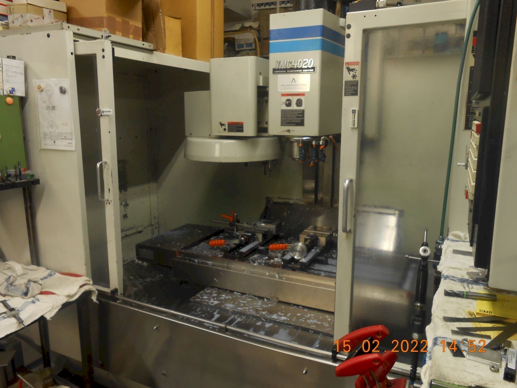 Čelní pohled na FADAL CNC Bearbeitungszentrum VMC 4020 stroj