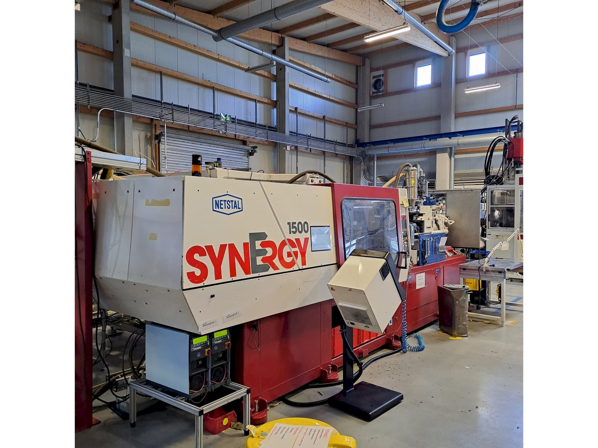 Čelní pohled na Netstal S 1500 - 460 stroj