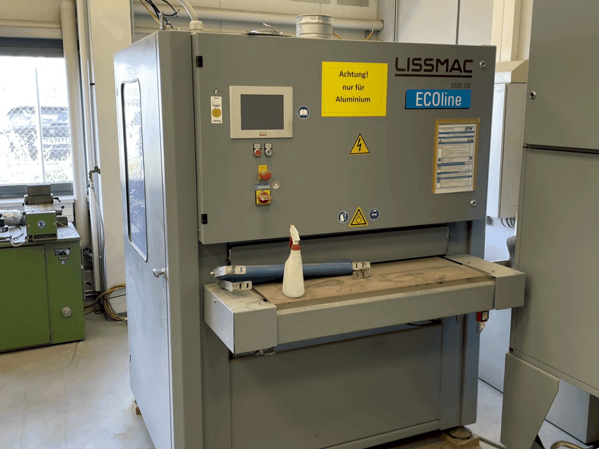 Čelní pohled na LISSMAC SMD 123 RE stroj