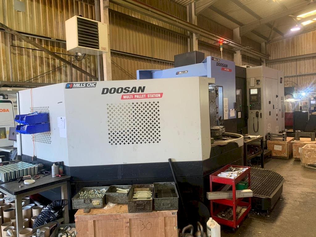 Čelní pohled na Doosan HP 6300 stroj