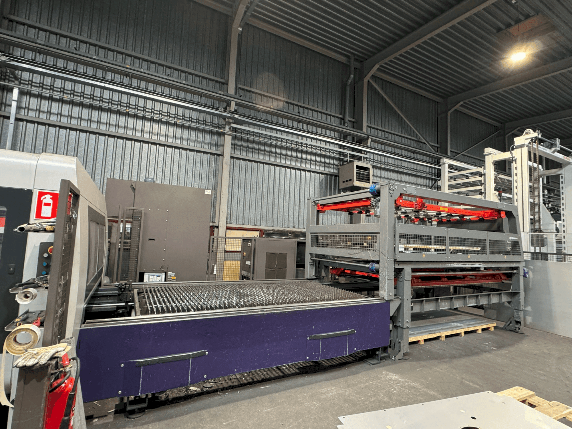 Čelní pohled  na Bystronic ByTrans 3015 Standard  stroj