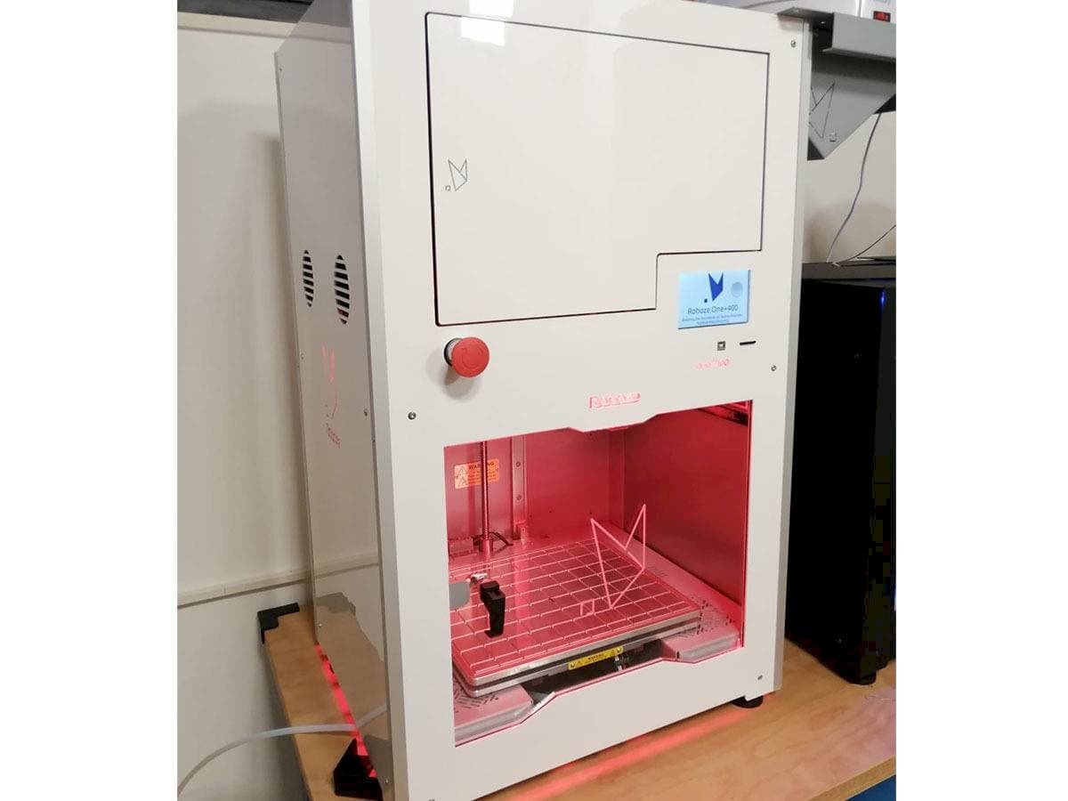 Čelní pohled  na Roboze One Plus 400  stroj