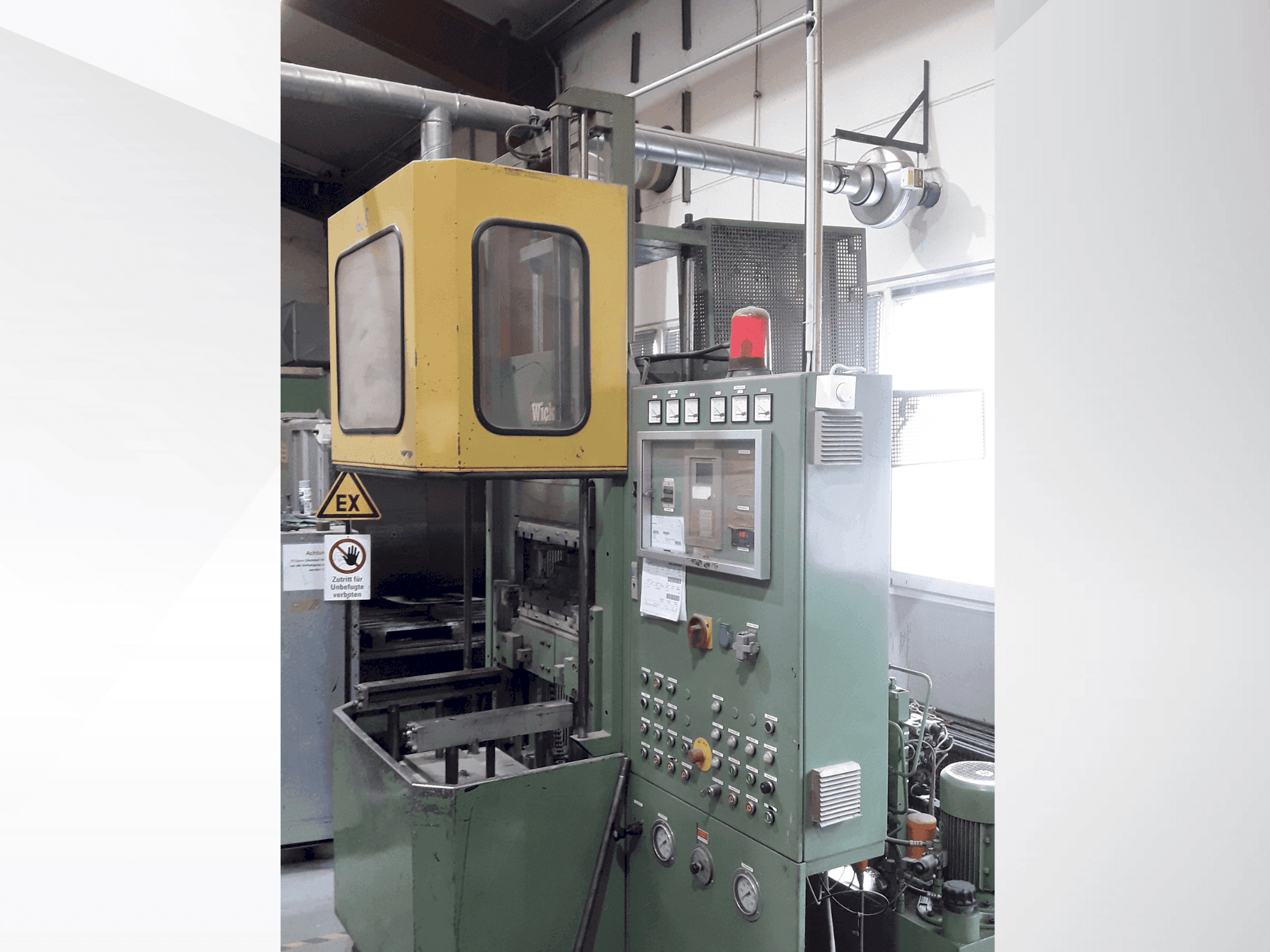 Čelní pohled na WICKERT WKP 2000/5/5 stroj