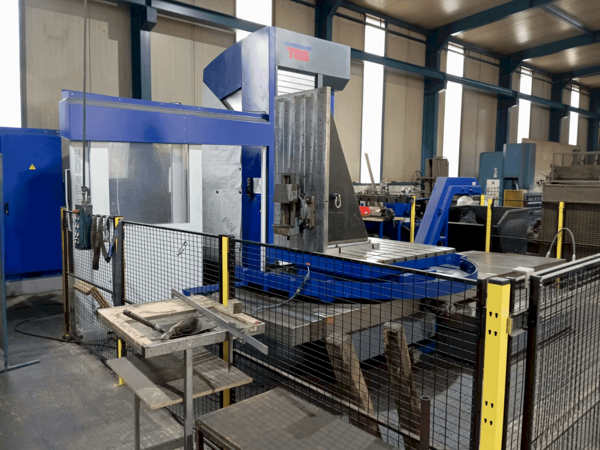 Čelní pohled  na TOS Vansdorf WHQ 105  stroj