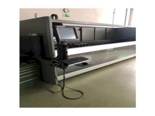 Čelní pohled  na Emmegi PHANTOMATIC T3 S  stroj