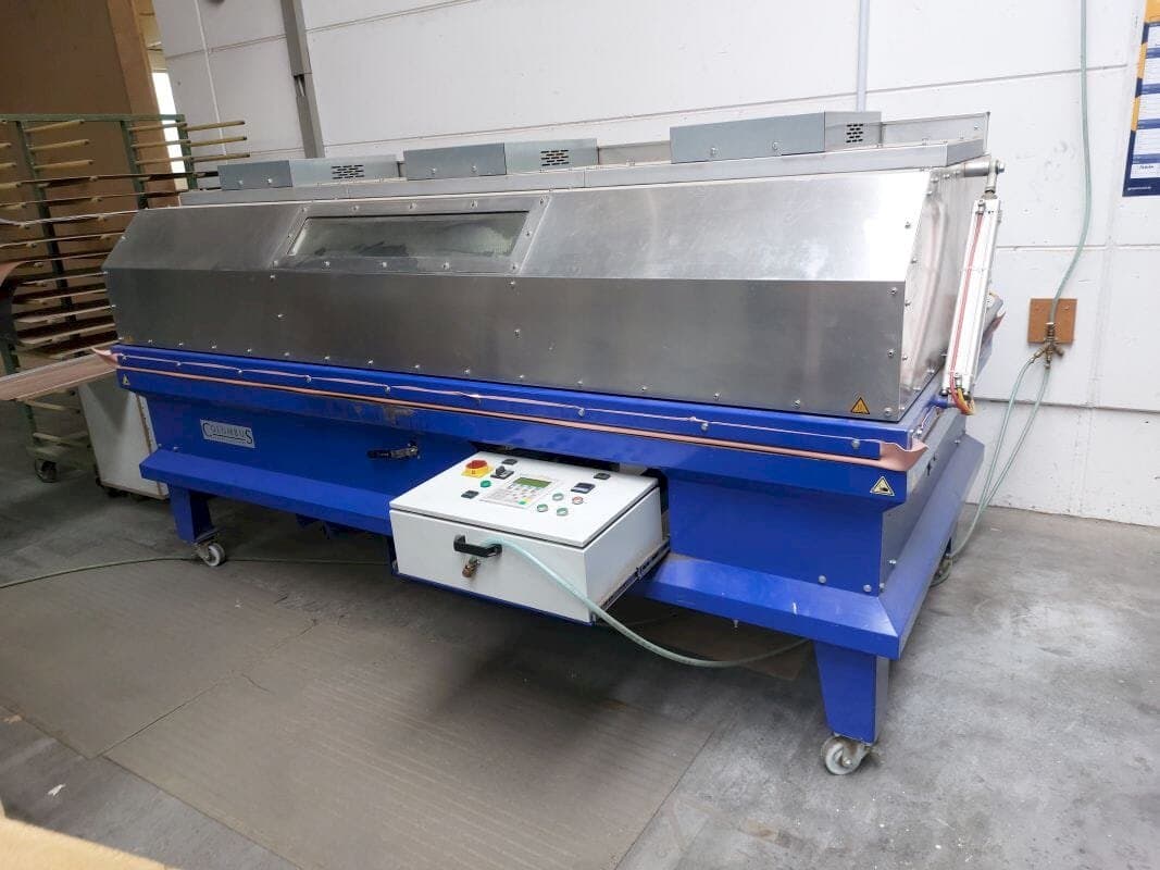 Čelní pohled na Columbus MULTIMAT stroj