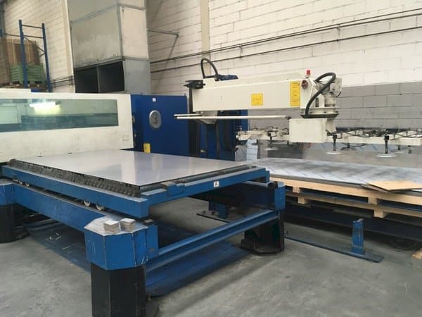 Čelní pohled na Trumpf Trumatic L3050 stroj