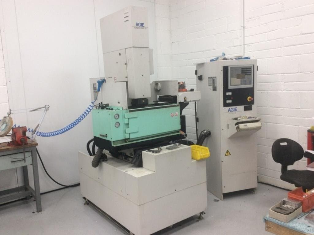 Čelní pohled na AGIE Mondo 20 Star stroj