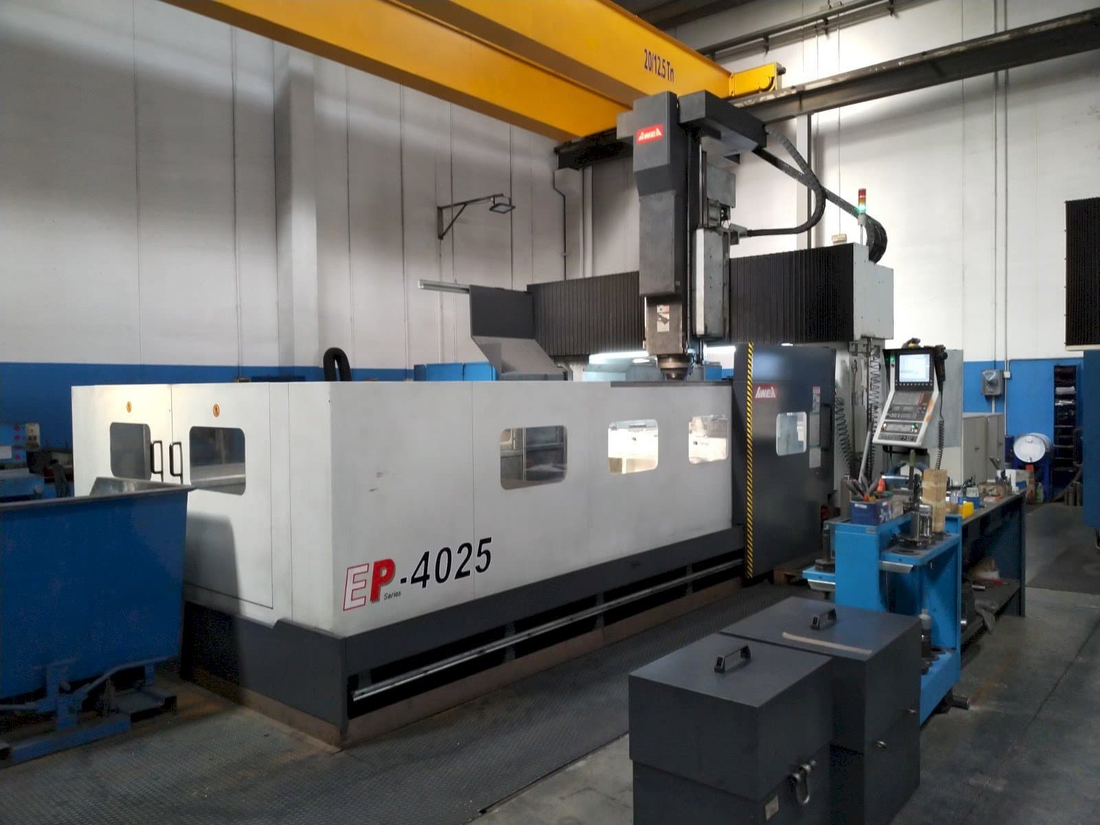 Čelní pohled na AWEA EP-4025 stroj