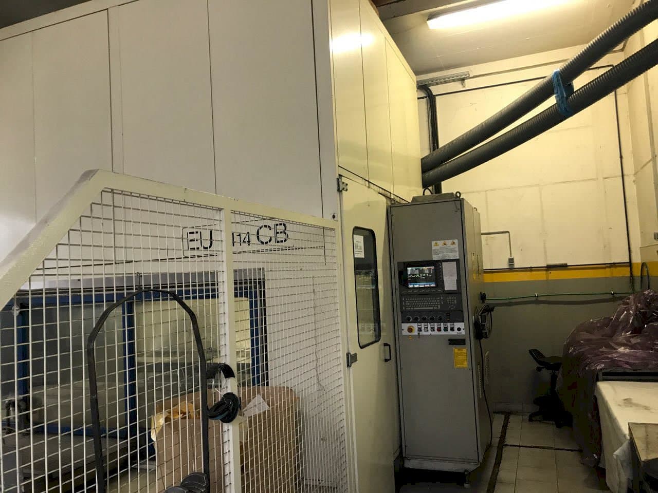 Levý boční pohled  na Belotti EU3414PWCB  stroj