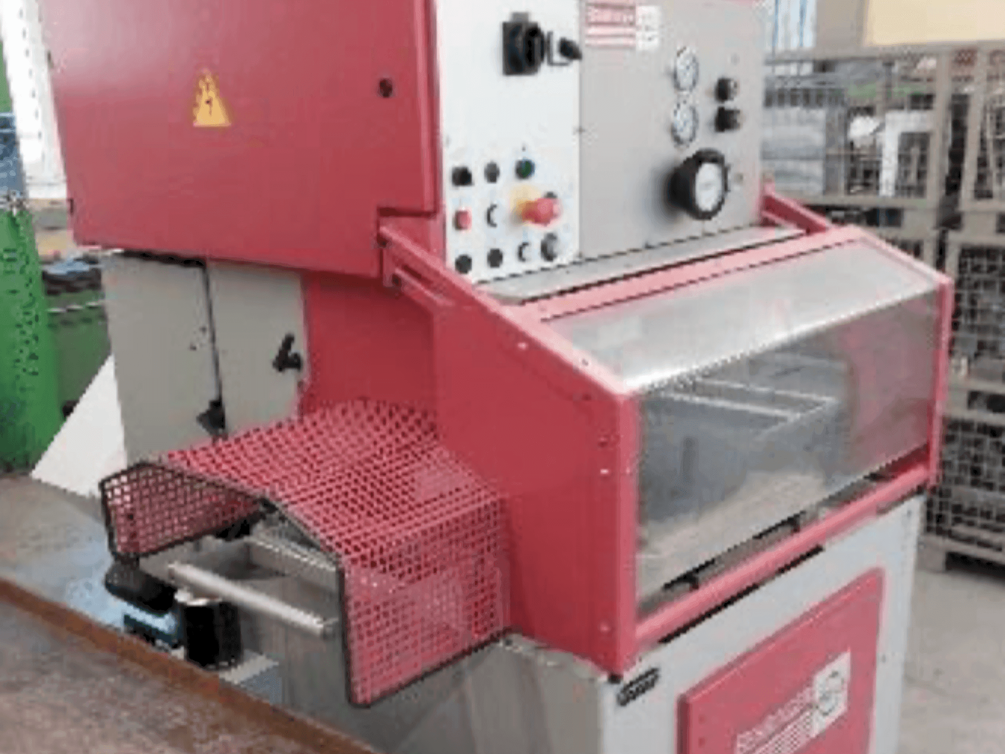 Čelní pohled  na Behringer EISELE PSU 450 H  stroj