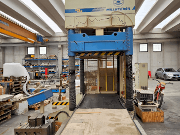 Čelní pohled  na MILLUTENSIL MIL163  stroj