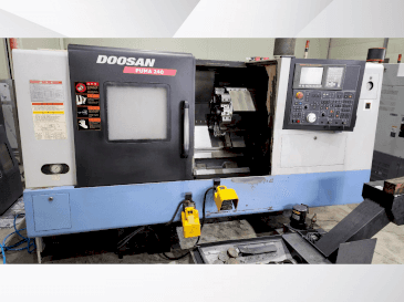 Čelní pohled na DOOSAN PUMA 240B stroj
