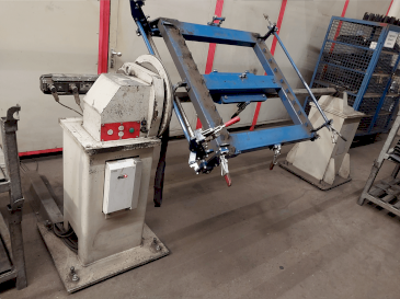 Čelní pohled  na IGM Welding Robot System  stroj