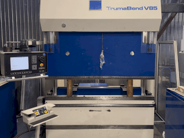 Čelní pohled na TRUMPF TrumaBend V85 stroj