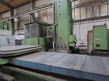 Čelní pohled na TOS WHN 13.8 CNC stroj