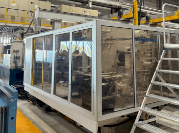 Čelní pohled na Krauss Maffei 800-5000MC4 stroj