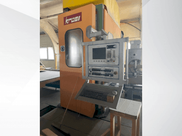 Čelní pohled na KRÜSI KM-95 G1 stroj