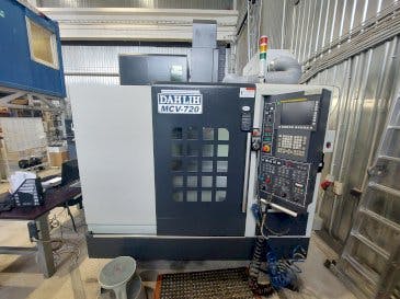 Čelní pohled  na DAH LIH MCV-720  stroj