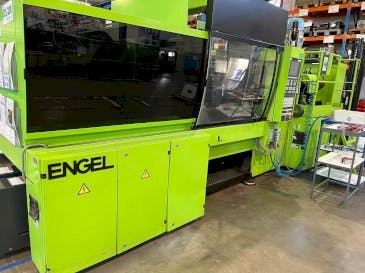 Čelní pohled  na Engel ES 650/150 HL  stroj