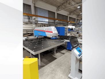 Čelní pohled na Euromac STX FLEX 12 1500/22-2500 stroj