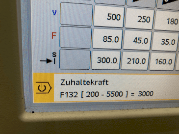 Čelní pohled na Arburg Allrounder 920 S 5000-2100 stroj