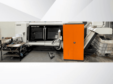 Čelní pohled na DMG MORI CTX 2000 stroj