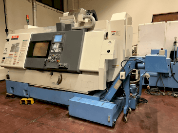 Čelní pohled  na Mazak Integrex 200 IIY  stroj
