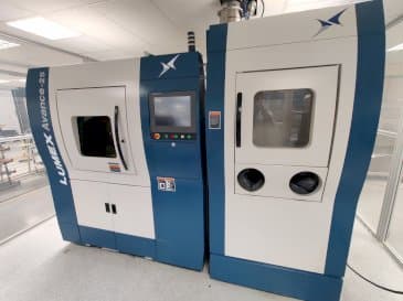 Čelní pohled na Matsuura Lumex Avance-25 stroj