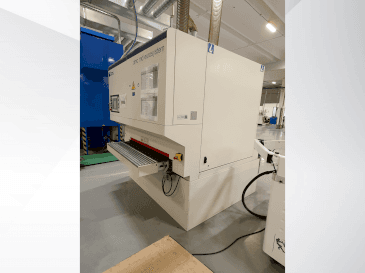 Čelní pohled na CMS ESYM M3 1350 stroj