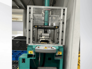 Čelní pohled  na TOX MAG 008.261.A.001  stroj