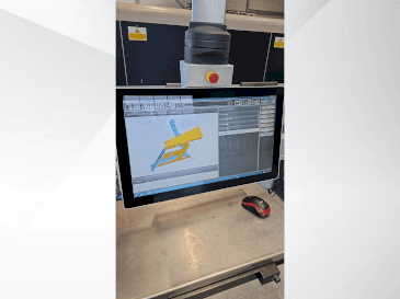 Čelní pohled na Bystronic Xpert 400/4100 stroj