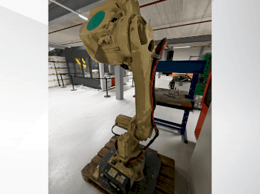 Čelní pohled  na ABB IRB 4600 M2004  stroj