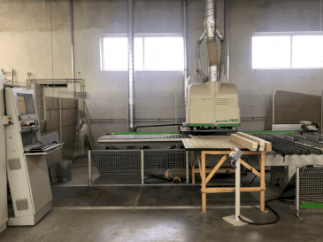 Čelní pohled  na BIESSE SKIPPER 100  stroj