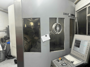 Čelní pohled  na DECKEL MAHO DMU 80T (2002)  stroj