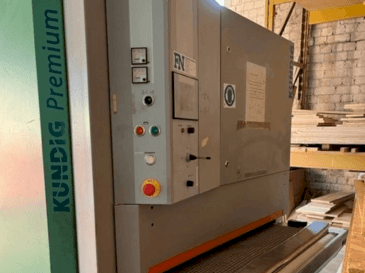 Čelní pohled na Kundig Premium 2 1100-RE stroj